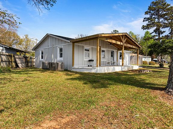3rd image of 414 Shrine Club Rd