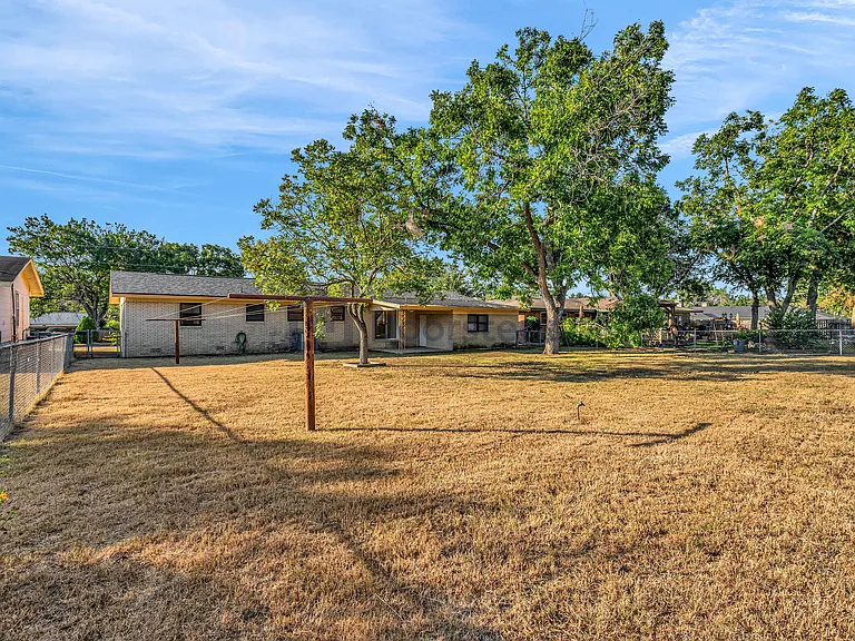 445 Granada Dr — Photo 29