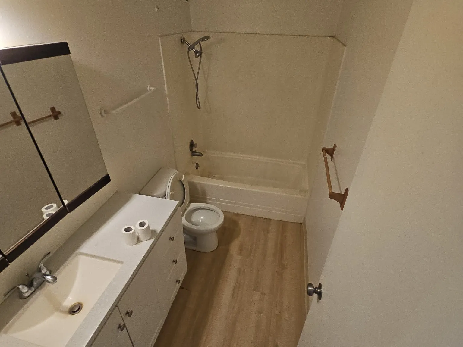 2 bed, 944 sqft, $800 — Photo 2