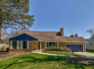 923 Scottswood Rd, Rockford, IL 61107