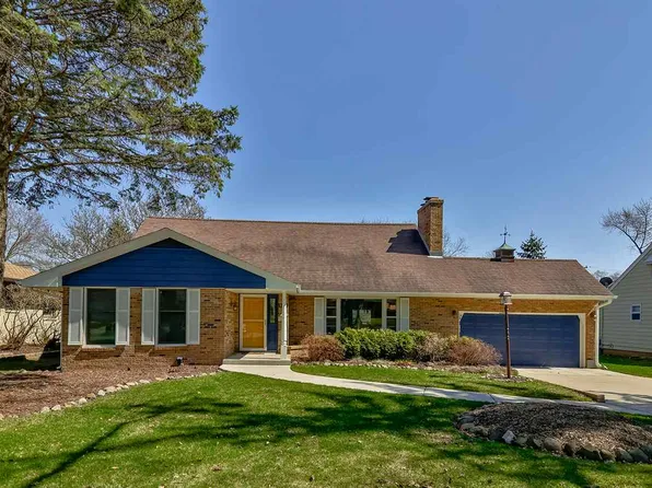 923 Scottswood Rd, Rockford, IL 61107