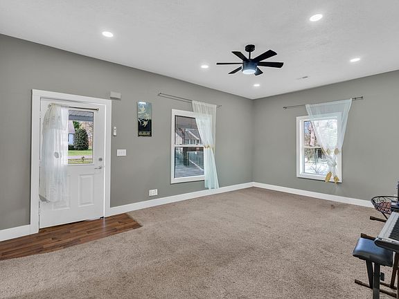 4th image of 320 W King St