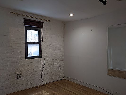 3rd image of 166 W 27th St #4R