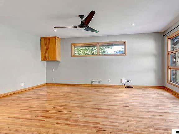 3rd image of 701 Dale Dr