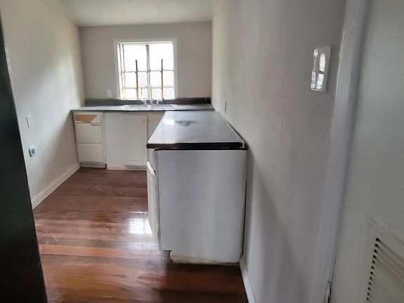 5th image of 1580 Oriole St
