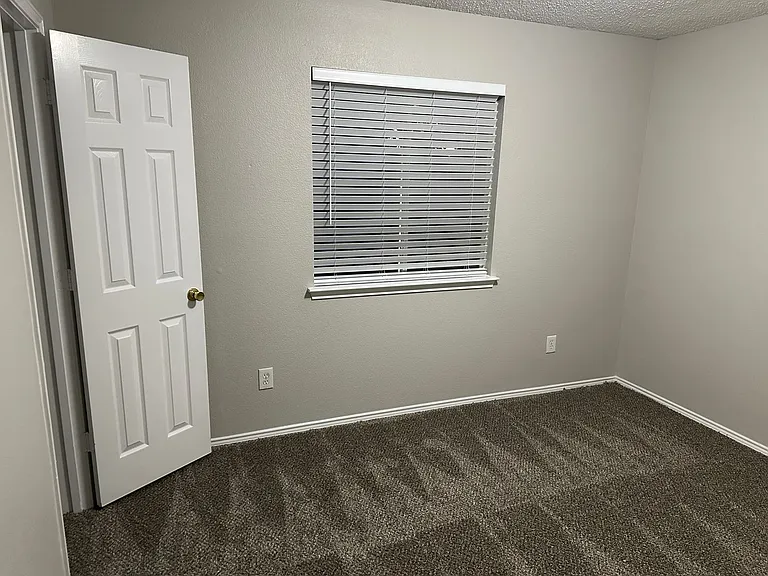 9328 Goldenview Dr — Photo 17