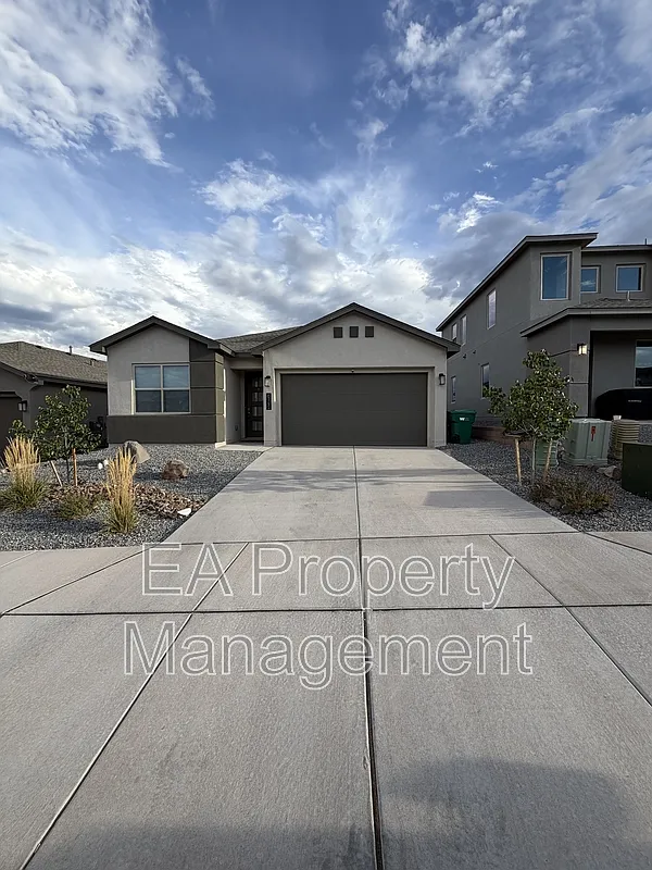 4 bed, 2.0 bath, 1697 sqft, $2,795 — Photo 1