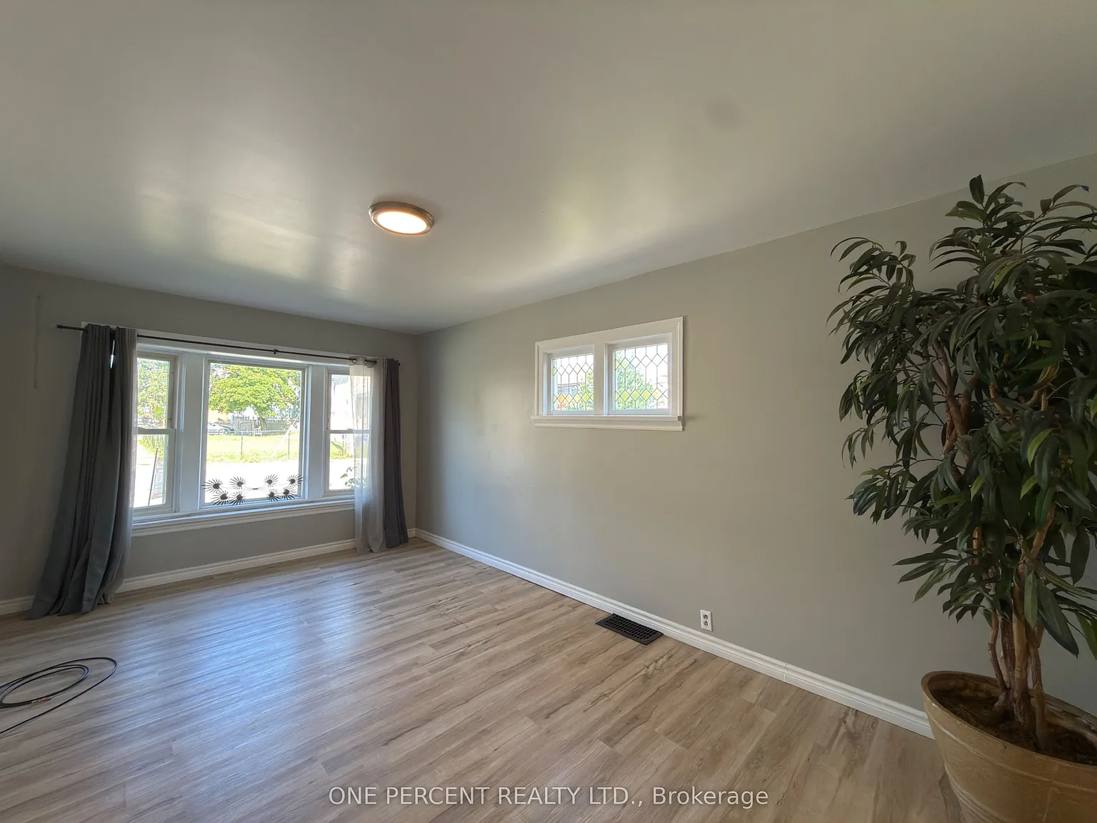 3 bed, $2,200 — Photo 4