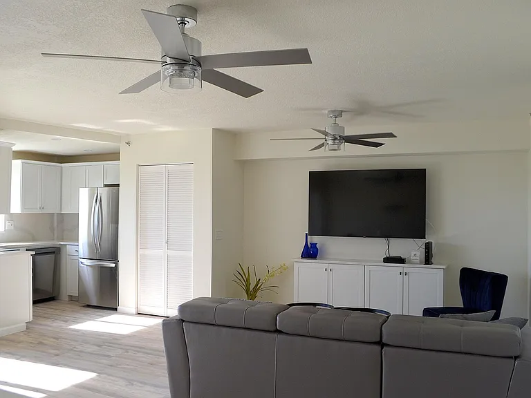 275 Palm Ave — Photo 9