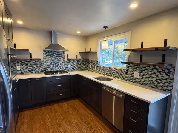 3918 S Ave, Anacortes, WA 98221