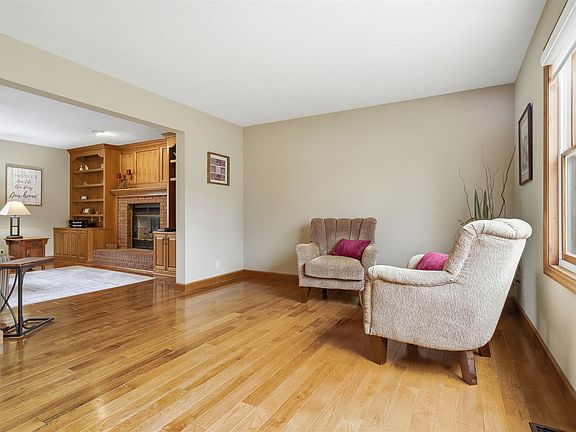 5th image of 2 Knottingham Ct