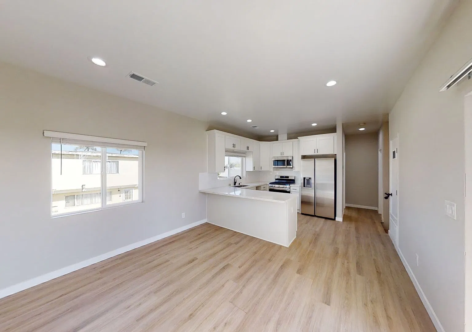 4BD/2BA, Quick Walk to Campus! — Photo 2