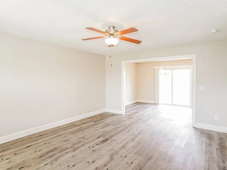 1020 Tammy Sue Ln — Photo 6