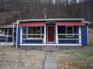 2826 Lens Creek Rd, Hernshaw, WV 25107