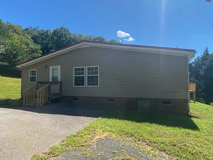 3 bed, 2.0 bath, 2416 sqft, $1,400 — Photo 4