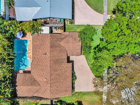 3rd image of 10440 SW 51st St