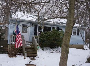 26 Woods Edge Rd, Stanhope, NJ 07874