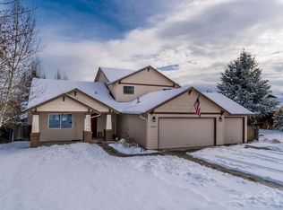 2264 NW 8th St, Redmond, OR 97756