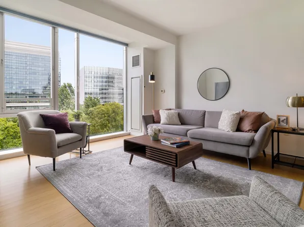 2 Earhart St Unit 615, Cambridge, MA 02141
