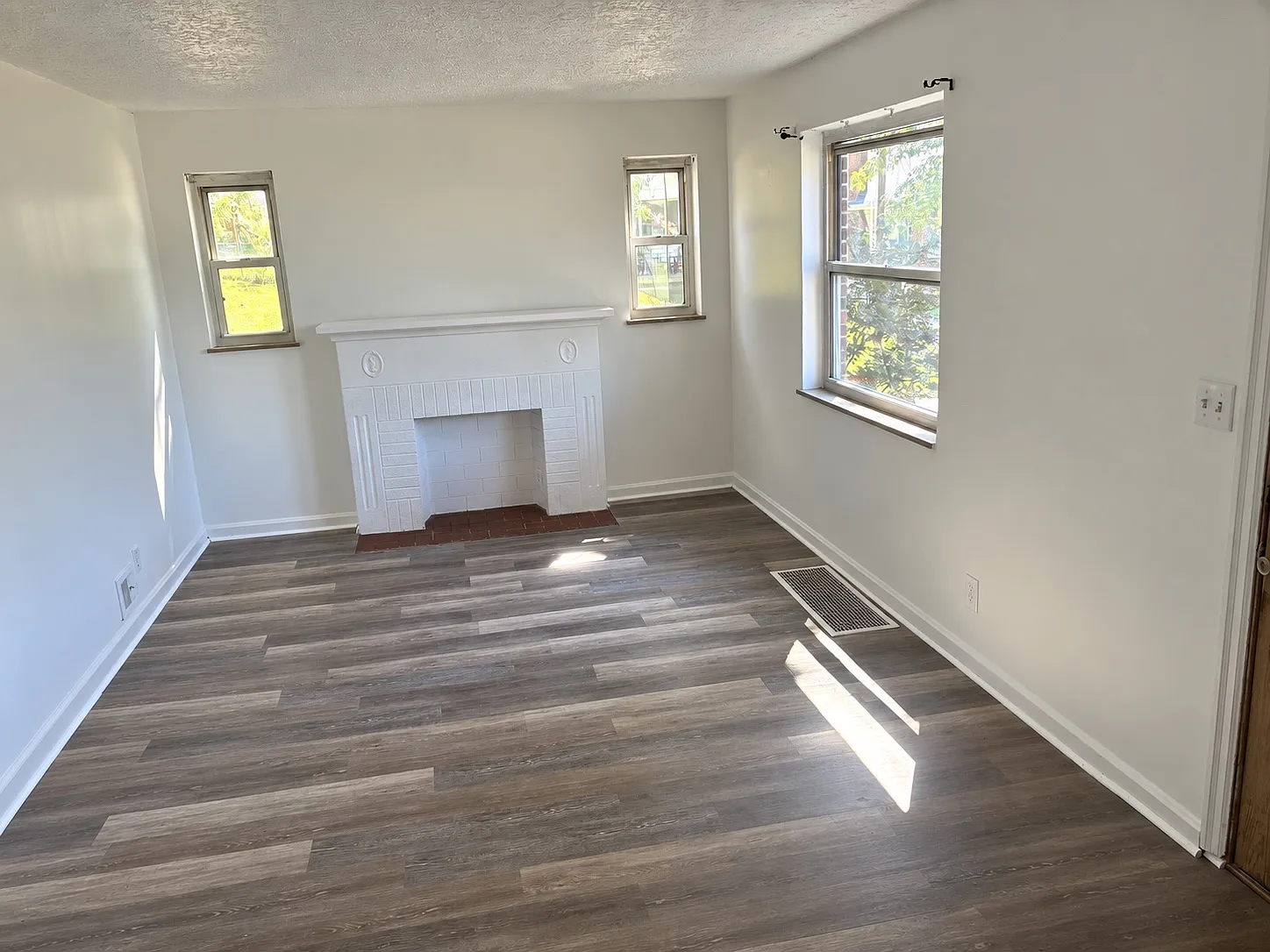 3 bed, 1231 sqft, $1,850 — Photo 1