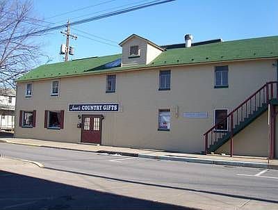 2nd image of 6 N 6th St