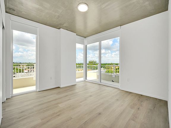 5th image of 475 NE 125th St #403