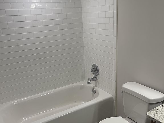3rd image of 1111 N Thompson St #201