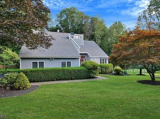 3 Sunny Slope Dr, Warren, NJ 07059