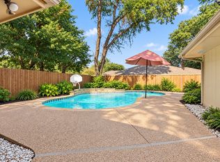 2401 Radcliffe Dr, Arlington, TX 76012