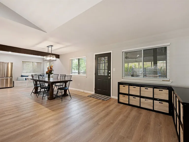 6105 Sun Vista Dr — Photo 3