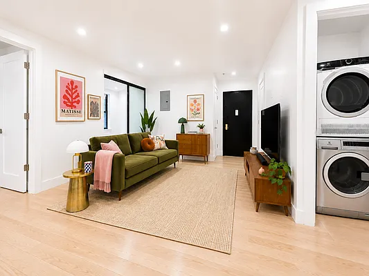 Living room, photo 2