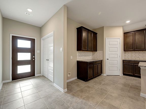 5th image of 2215 Cherryvale Dr