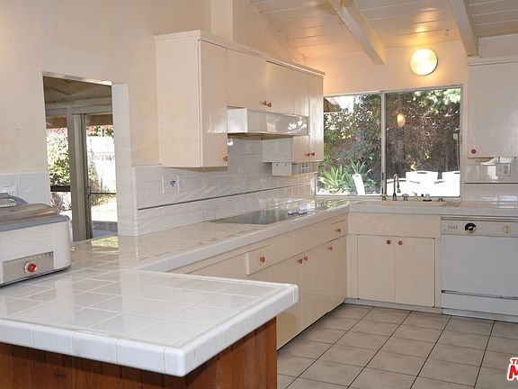 5th image of 16315 Gledhill St