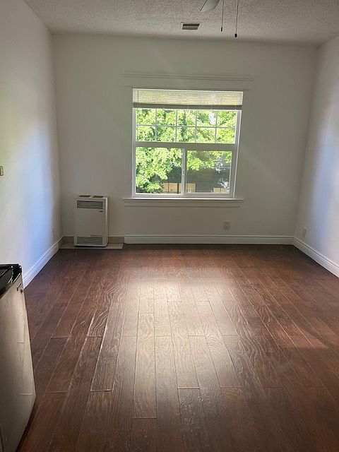 1st image of 704 Hartford Ave APT 219