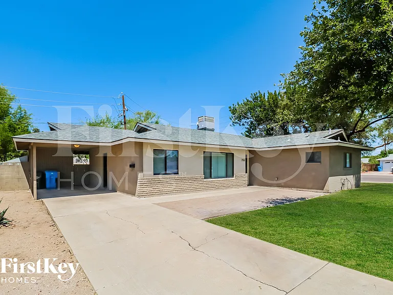 7156 N 17th Dr — Photo 2