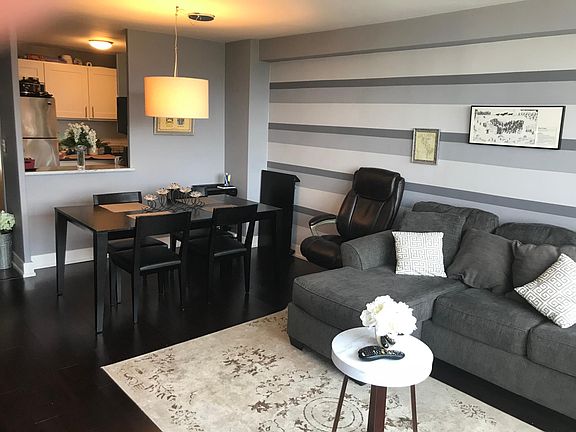 5th image of 555 W Cornelia Ave APT 1207