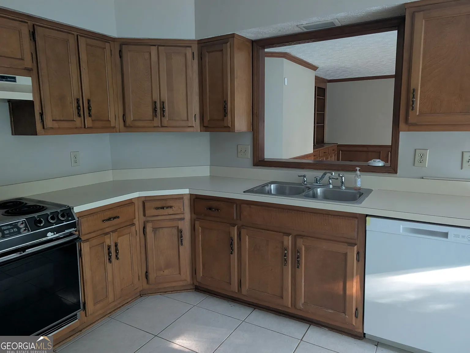 3 bed, 2.0 bath, 1867 sqft, $3,000 — Photo 2