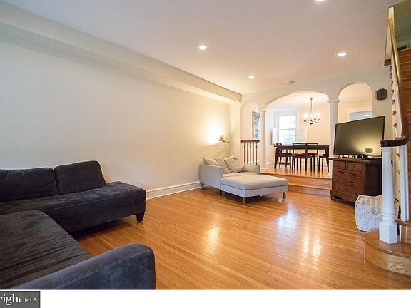 3rd image of 3415 Midvale Ave