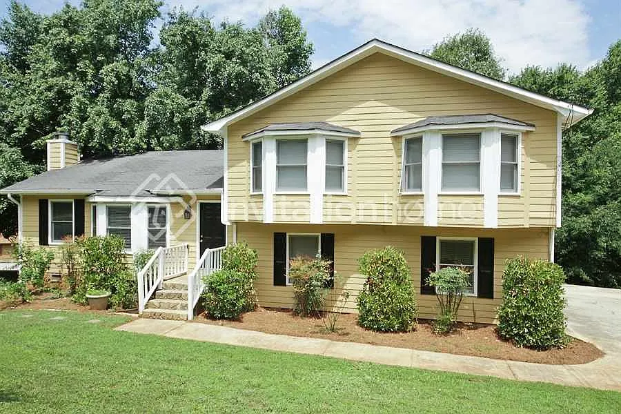 515 Oak Springs Dr Lawrenceville, GA 30043 — Photo 1