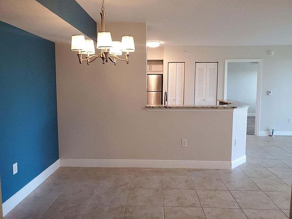 2nd image of 206 Villa Cir