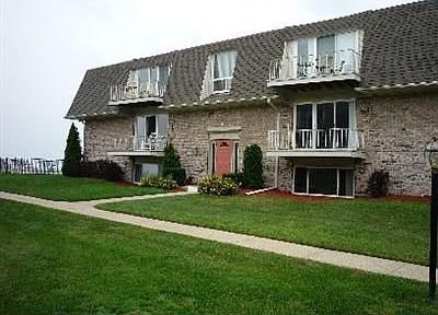 2nd image of 3620 Lakeshore Dr