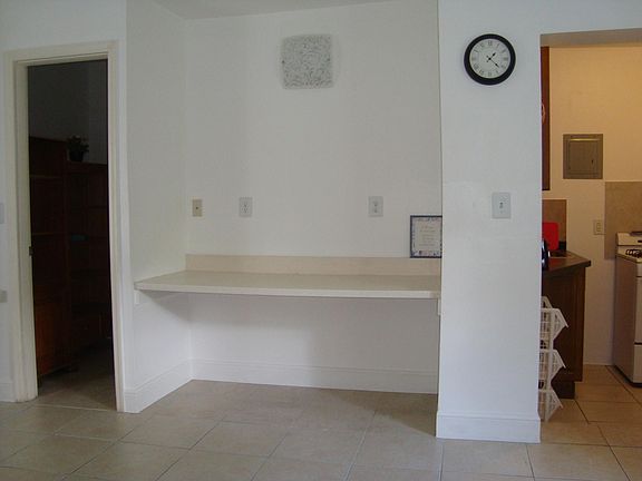 4th image of 228 NW 44th St #B