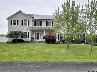 7 Belleauwood Cir, Watervliet, NY 12189