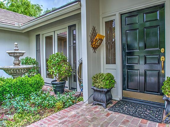 3rd image of 3913 Dalehurst Dr