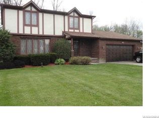 2121 Robert Dr, Niagara Falls, NY 14304