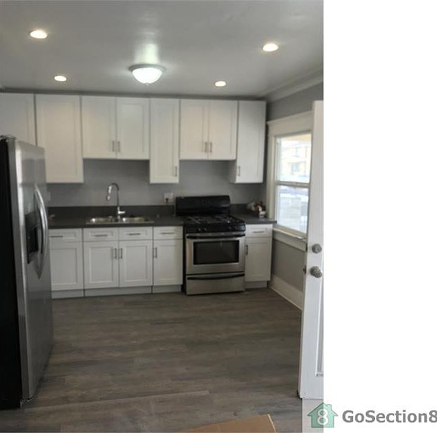 1st image of 1049 W 61st St