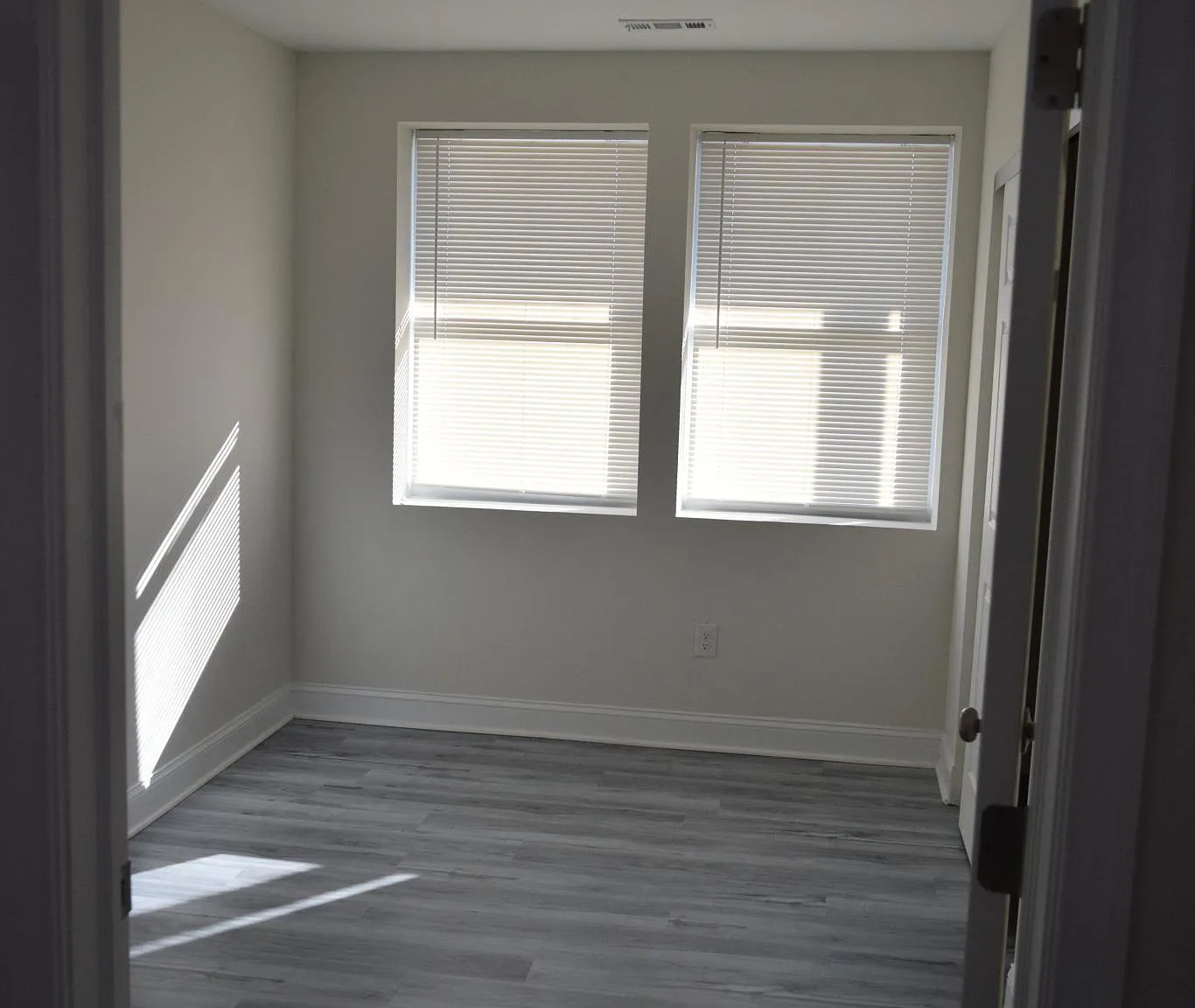 427 Salem Ave — Photo 3
