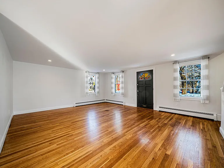 84 E Main St — Photo 15