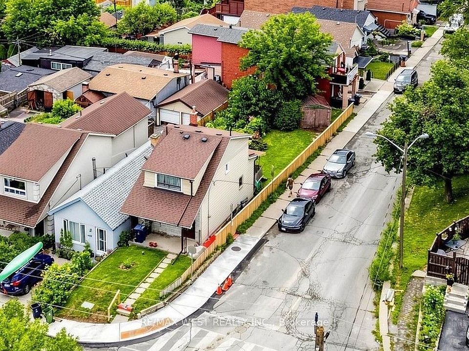 1st image of 410 Silverthorn Ave