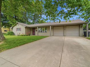 7715 W Redwing Dr, Peoria, IL 61604